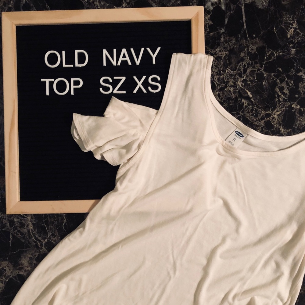 🌸Sale 2/$8 or 5/$25⚡️NWOT CreamCold Shoulder Top